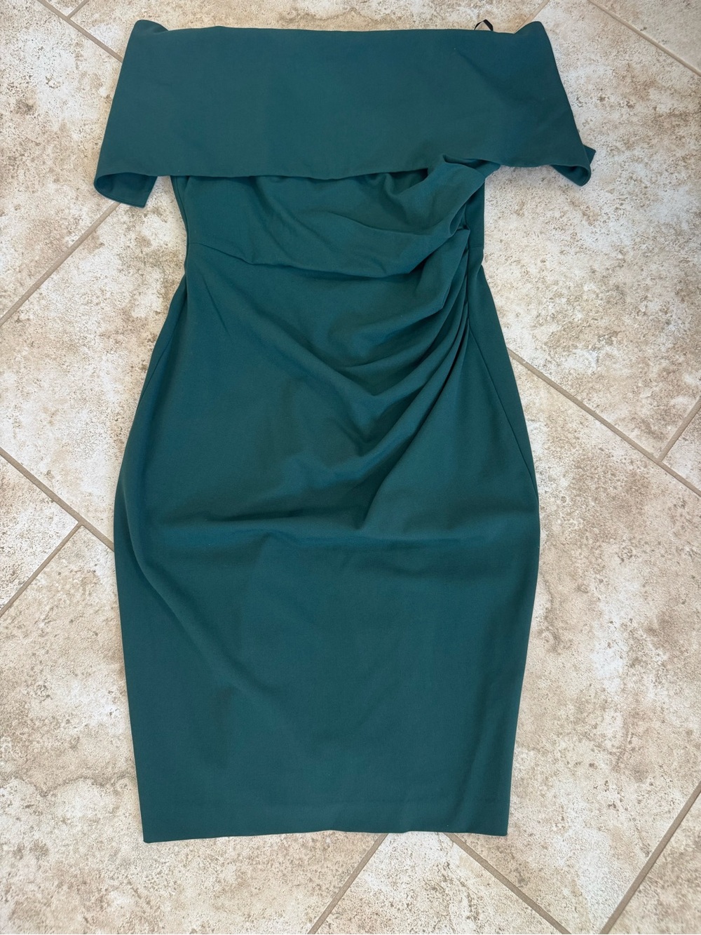 Off-Shoulder Emerald Green Sheath semi formal Dress
